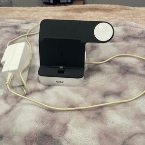 Belkin Black and White 2-in-1 Phone and Watch Charging Stand